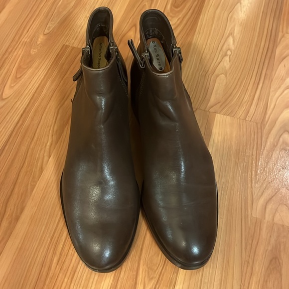 Cole Haan Hayes Flat Bootie. Brown leather. Size 8.5. - Picture 4 of 11